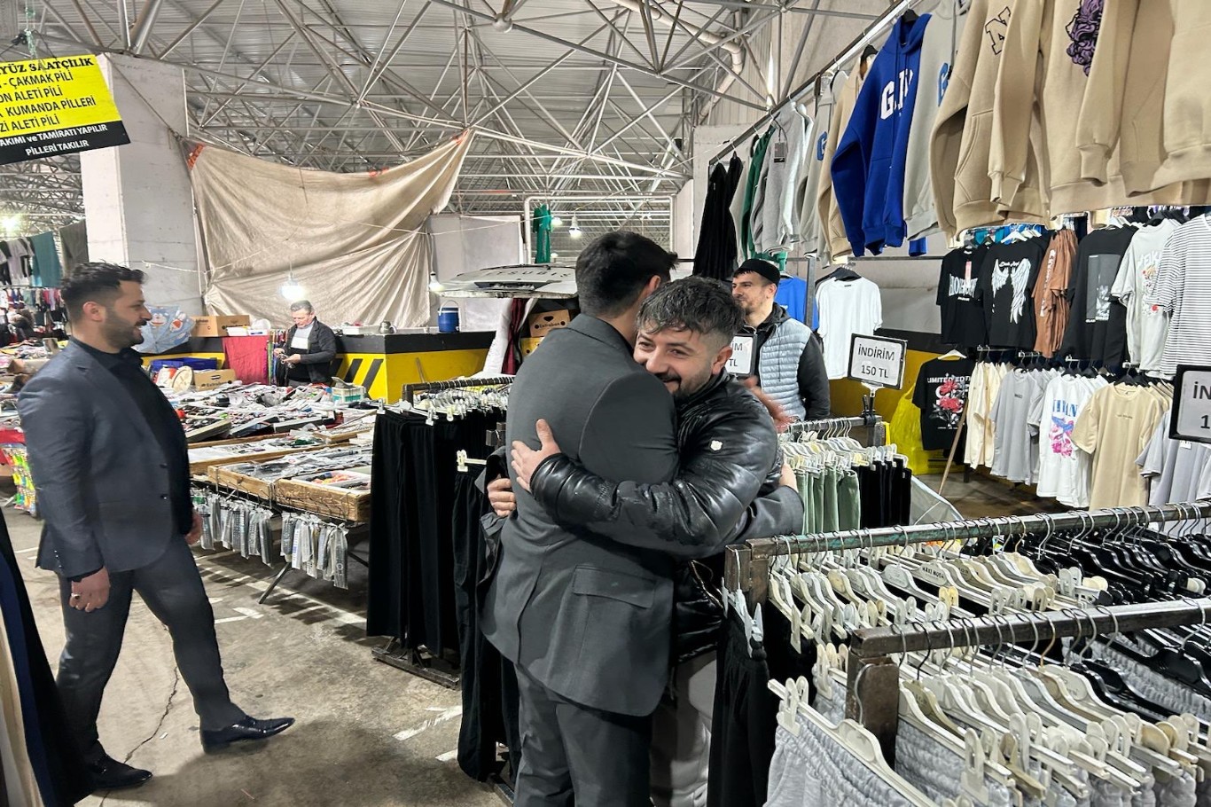 HÜDA PAR Kestel Belediye Başkan Adayı Velioğlu, esnafı ziyaret ederek destek istedi