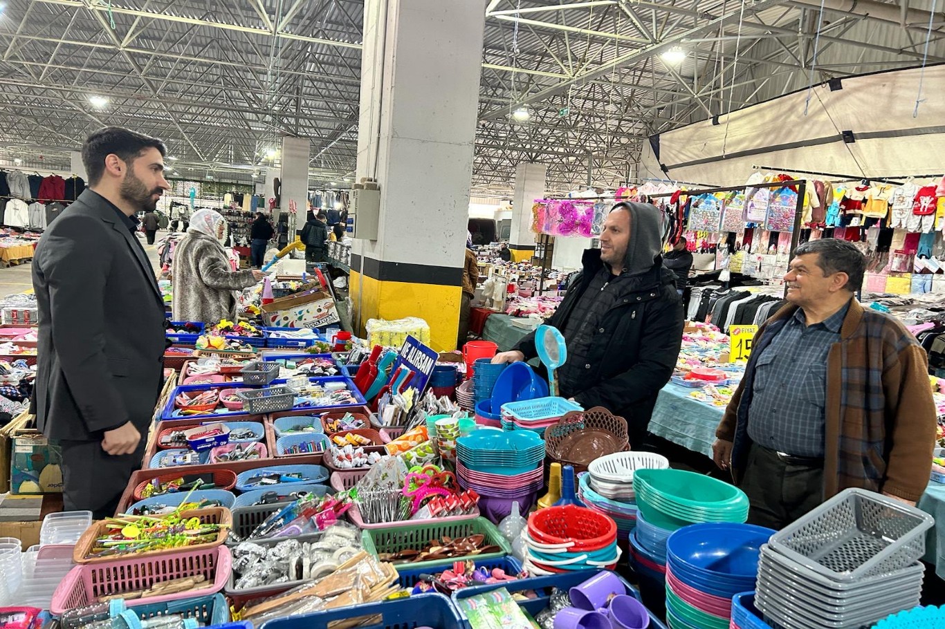 HÜDA PAR Kestel Belediye Başkan Adayı Velioğlu, esnafı ziyaret ederek destek istedi