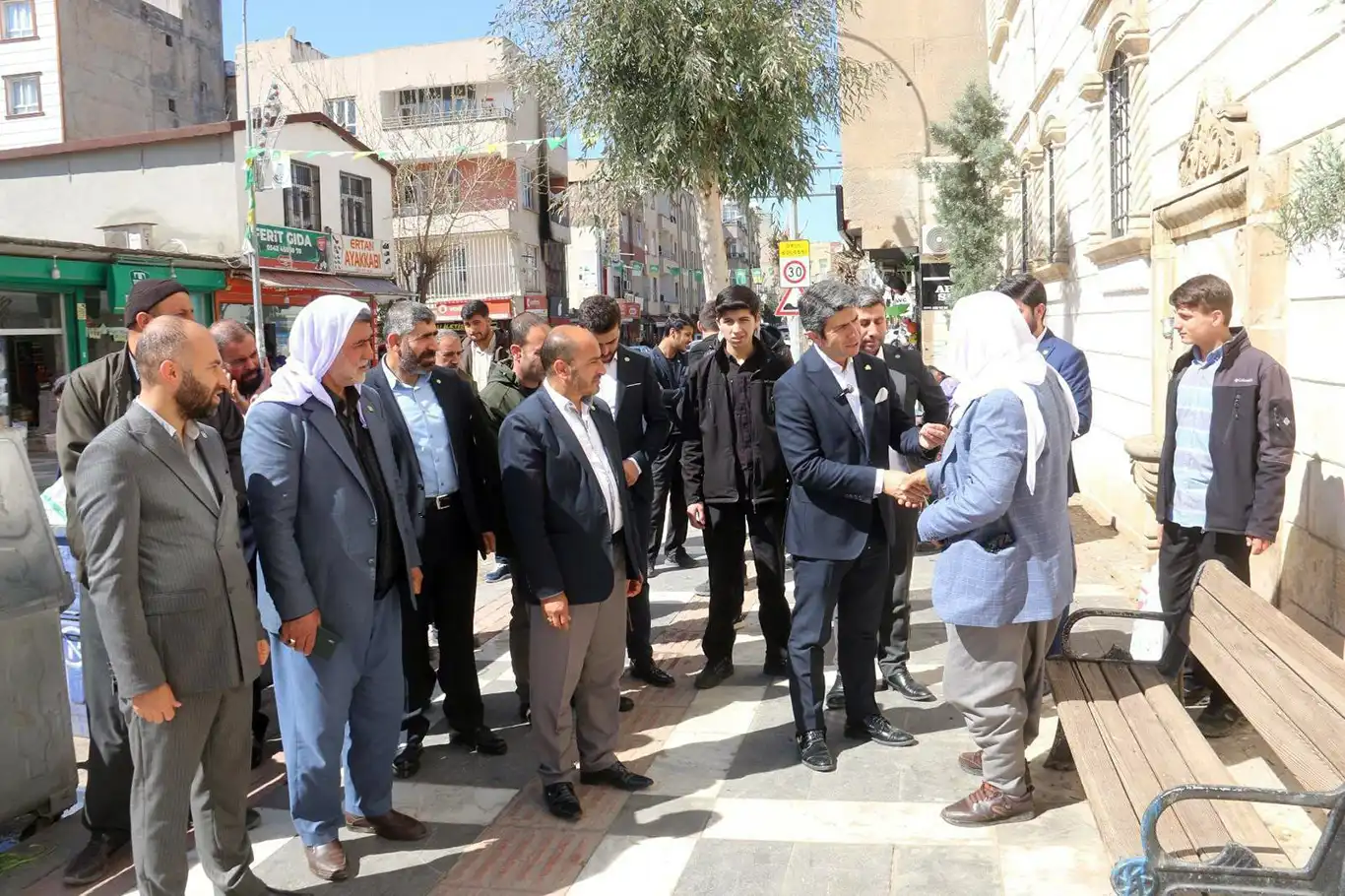 HÜDA PAR Şanlıurfa Büyükşehir adayı Özaslan: Şanlıurfa yeni bir belediyecilik anlayışı ile tanışacak HÜDA PAR Şanlıurfa Büyükşehir adayı Özaslan: Şanlıurfa yeni bir belediyecilik anlayışı ile tanışacak