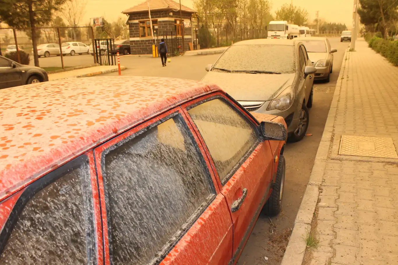 Toz taşınımı ve çamur şeklinde yağış uyarısı Toz taşınımı ve çamur şeklinde yağış uyarısı