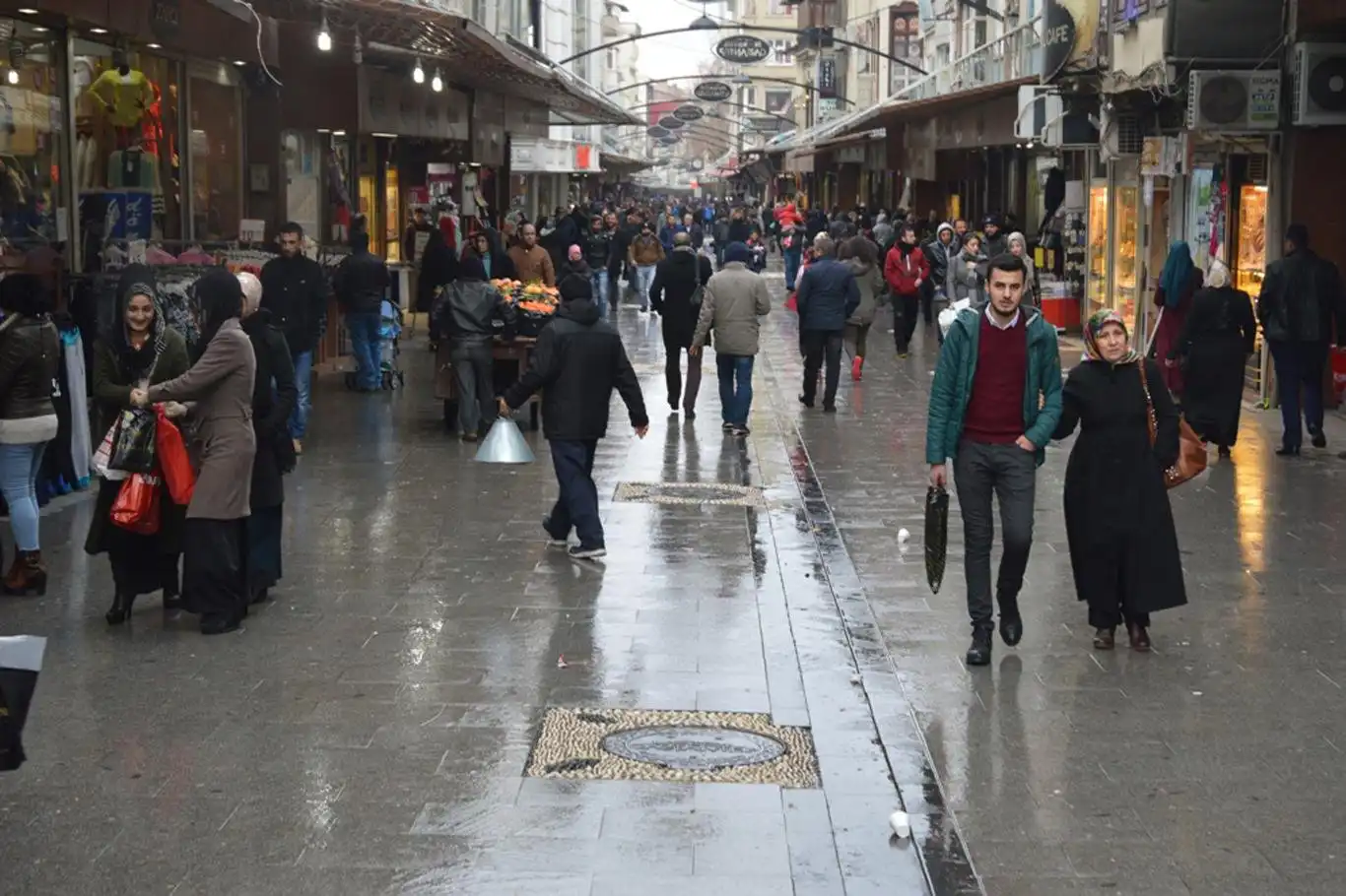 Türkiye'de erkek nüfusu kadın nüfusundan 96 bin fazla Türkiye'de erkek nüfusu kadın nüfusundan 96 bin fazla