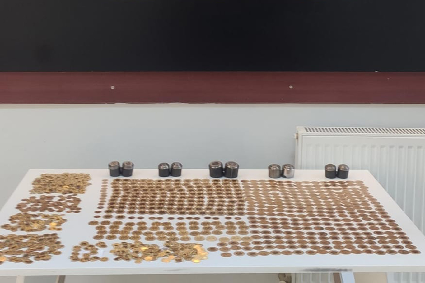 Kuyumcu atölyesinde 11 milyon 500 bin TL değerinde basımı düşük altın ele geçirildi Kuyumcu atölyesinde 11 milyon 500 bin TL değerinde basımı düşük altın ele geçirildi