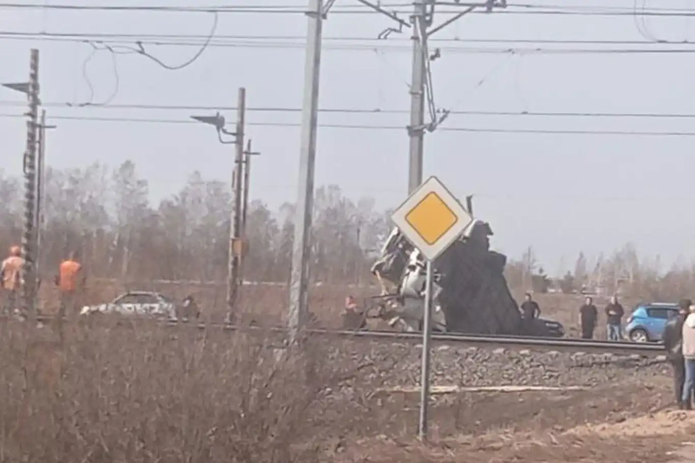 Rusya'da tren otobüse çarptı: 8 ölü Rusya'da tren otobüse çarptı: 8 ölü