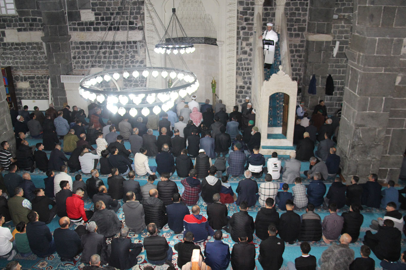 Diyarbakırlılar bayram namazını 5'inci Harem-i Şerif'te eda etti