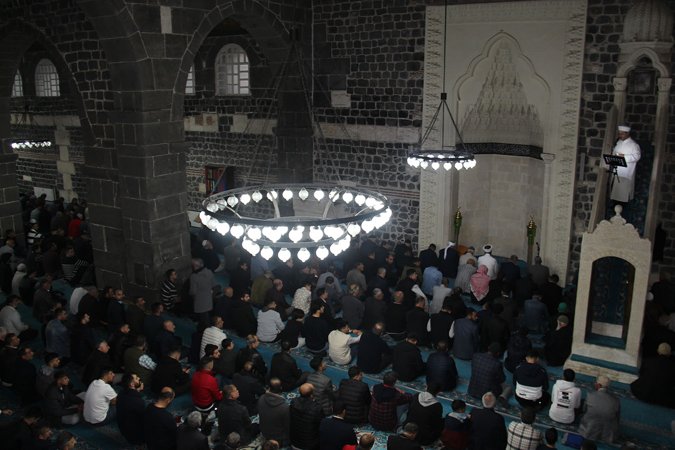 Diyarbakırlılar bayram namazını 5'inci Harem-i Şerif'te eda etti