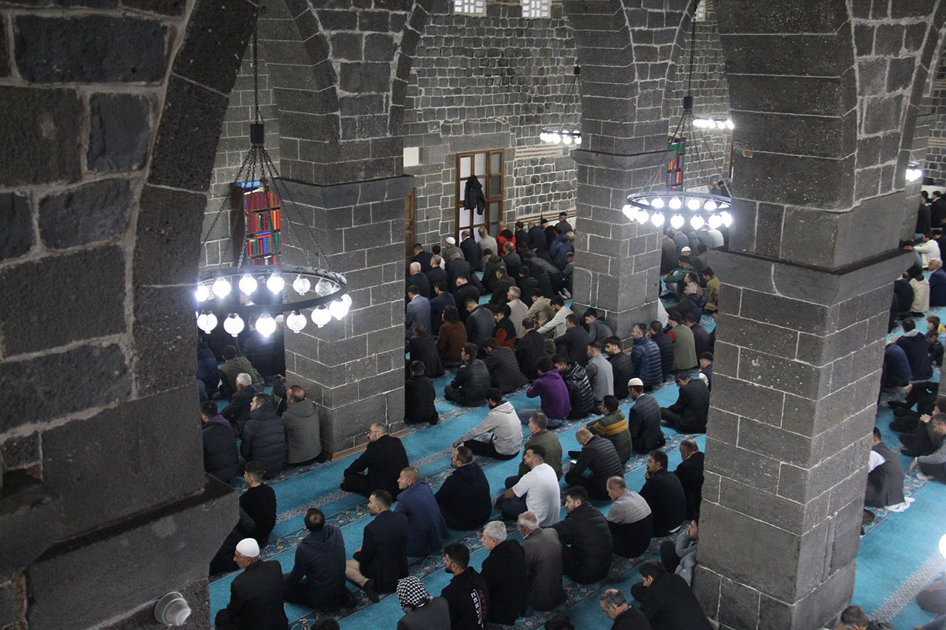 Diyarbakırlılar bayram namazını 5'inci Harem-i Şerif'te eda etti