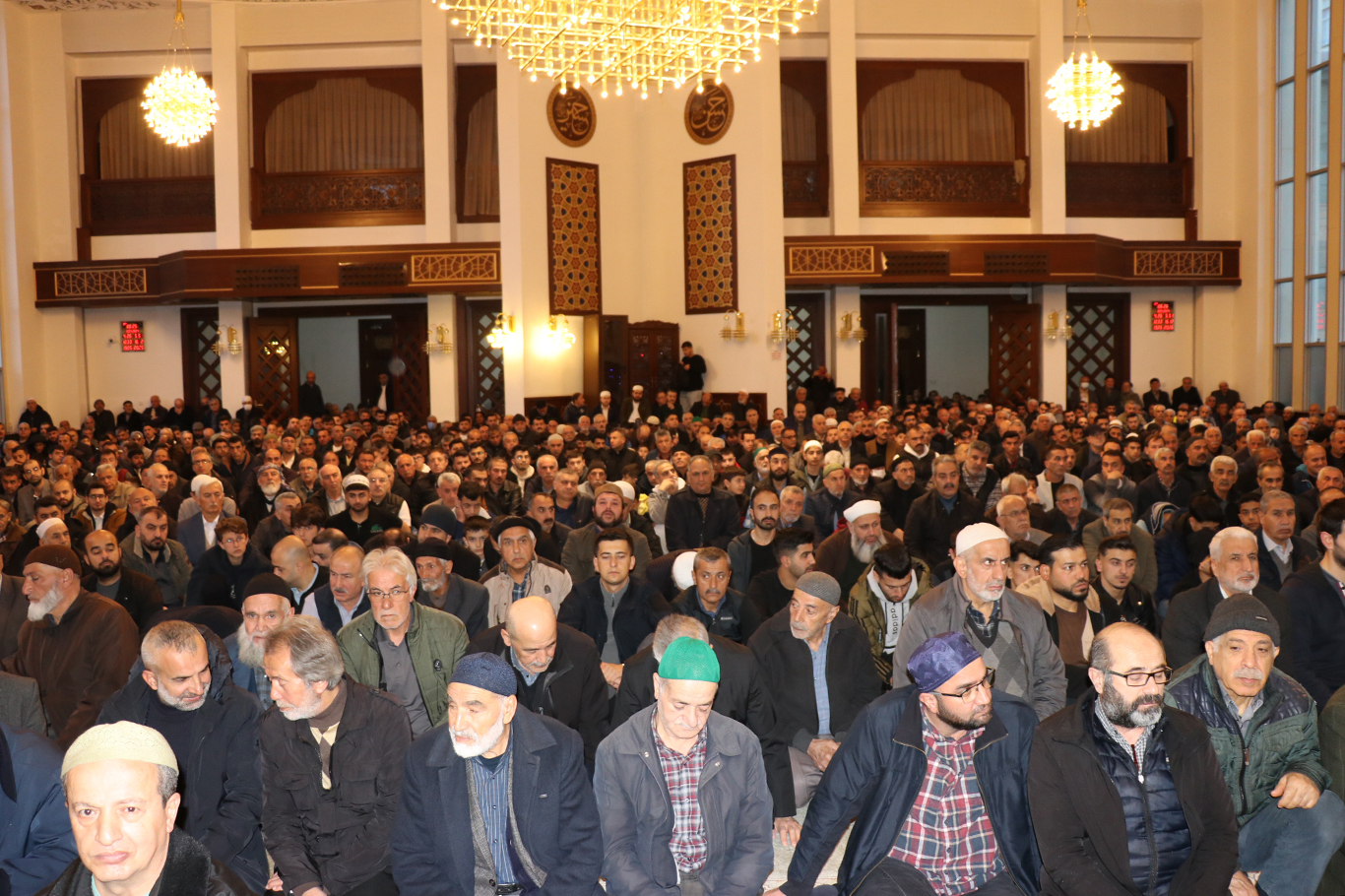 Bayram namazında Gazze'nin zaferi için eller duaya kalktı
