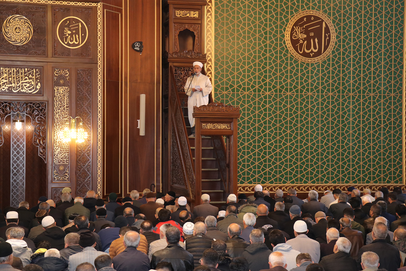 Bayram namazında Gazze'nin zaferi için eller duaya kalktı