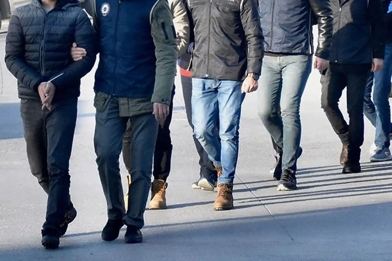 81 ilde aranan 2 bin 756 firari yakalandı 81 ilde aranan 2 bin 756 firari yakalandı