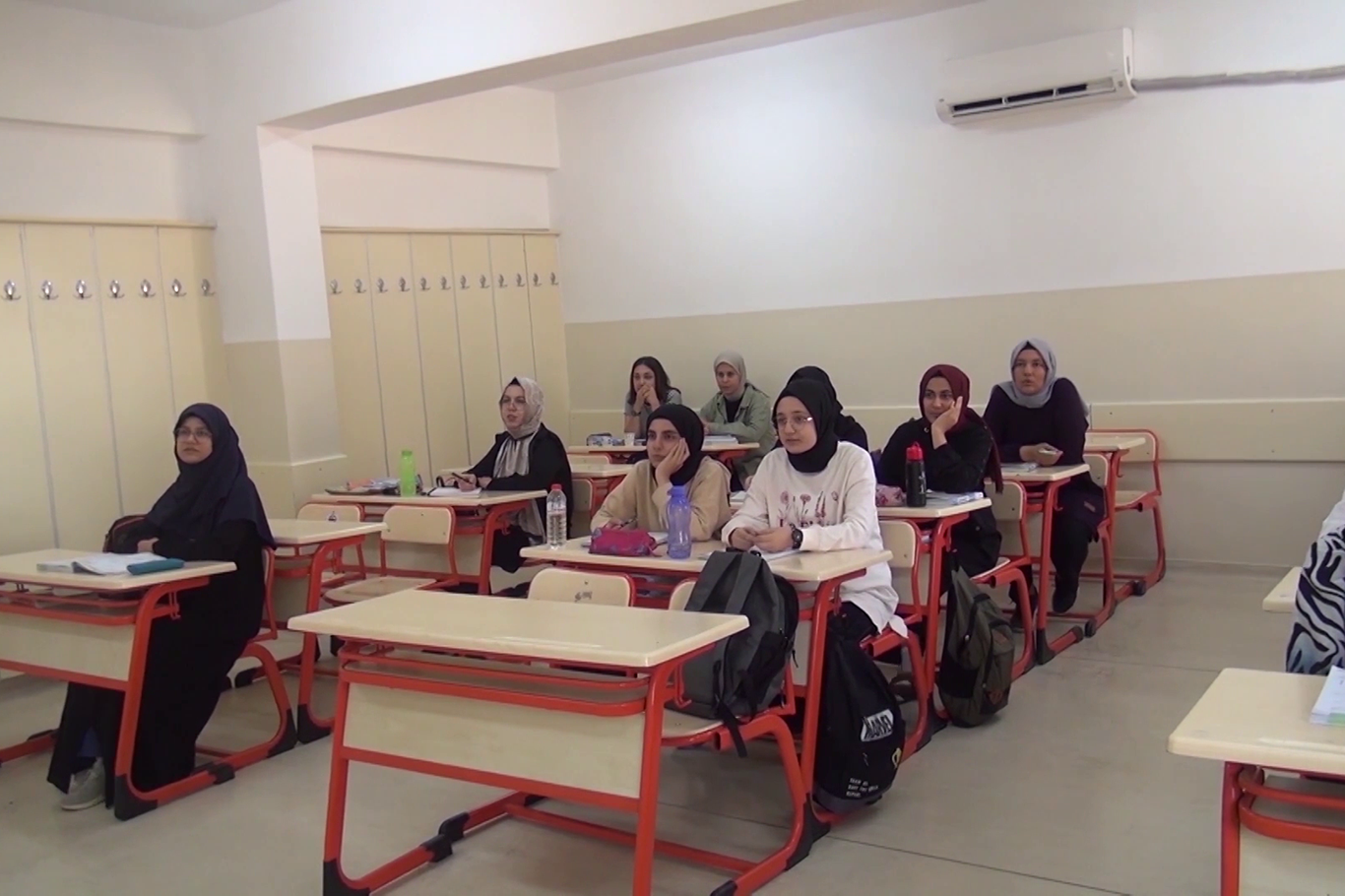 Adıyaman'da 160 bin öğrenci ders başı yaptı Adıyaman'da 160 bin öğrenci ders başı yaptı