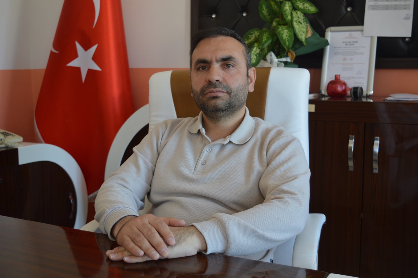 Eğitimci Yazar Dr. Orhan Ay