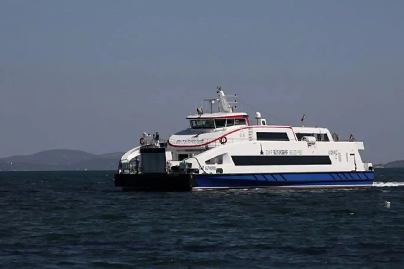 İzmir'de arabalı vapur seferlerine hava engeli İzmir'de arabalı vapur seferlerine hava engeli