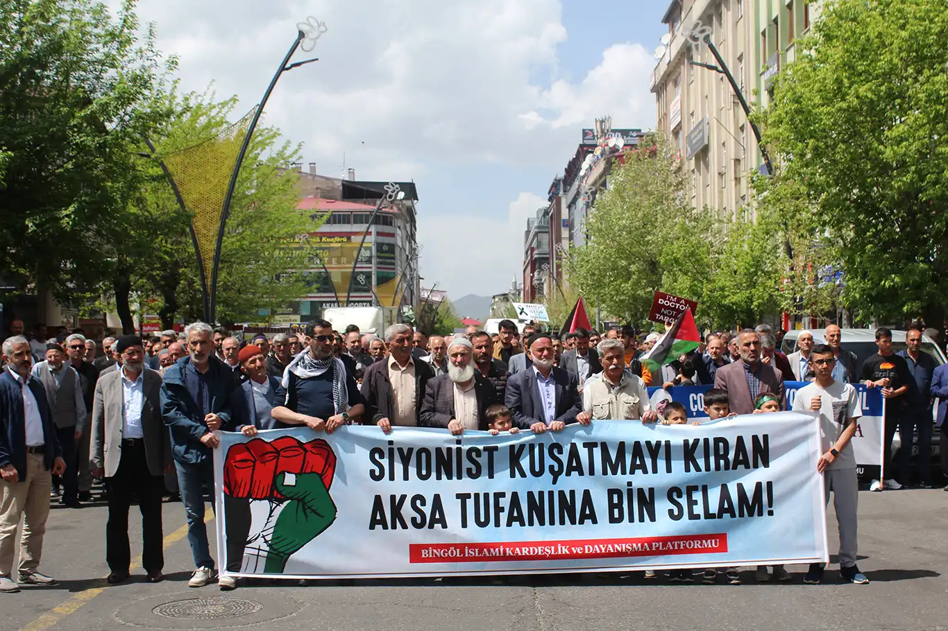 Bingöl İslami Kardeşlik ve Dayanışma Platformu: Aksa Tufanı, İslam coğrafyasının özgürlük mücadelesidir Bingöl İslami Kardeşlik ve Dayanışma Platformu: Aksa Tufanı, İslam coğrafyasının özgürlük mücadelesidir