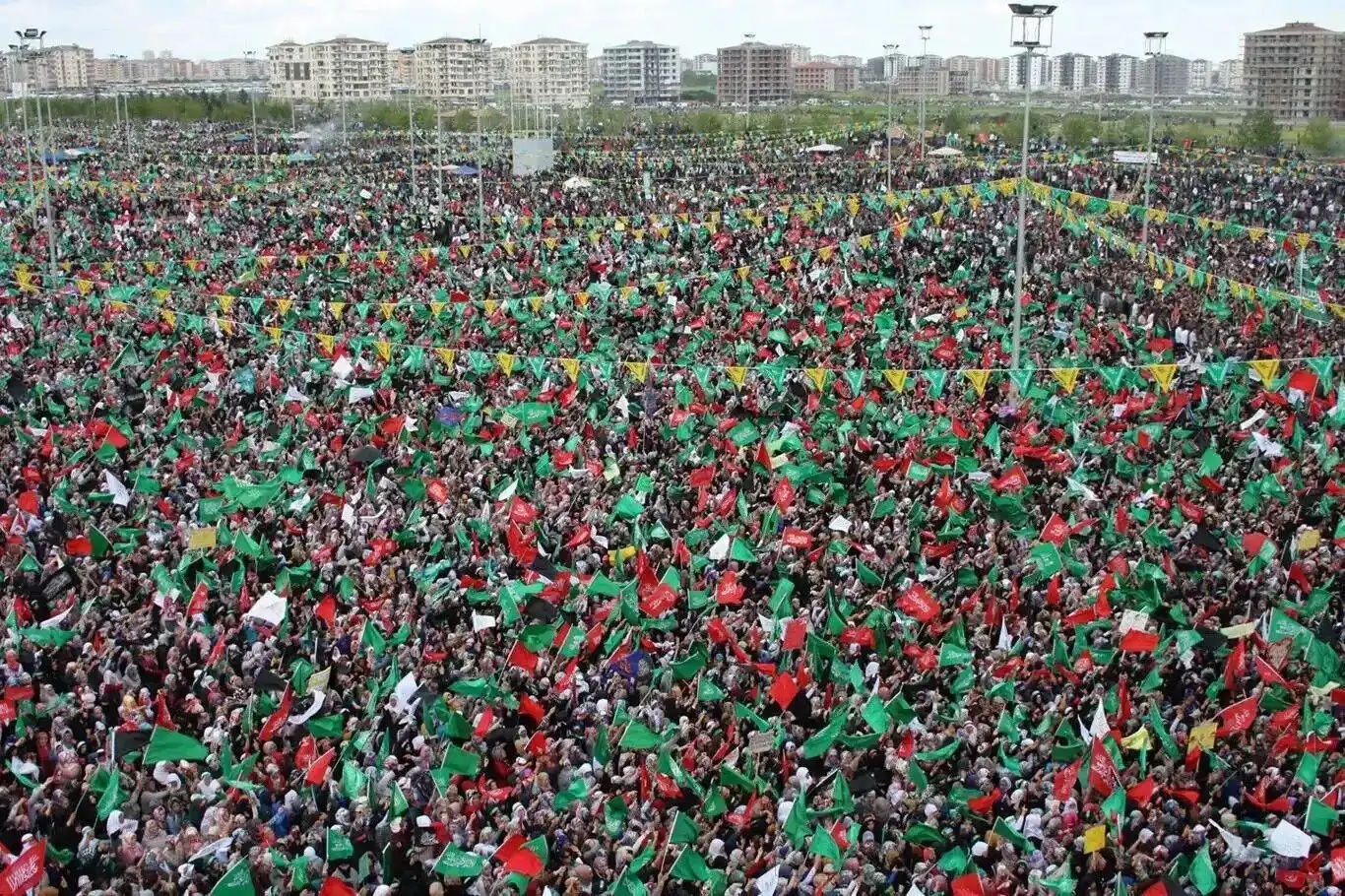 Diyarbakır Büyükşehir Belediyesi Mevlid-i Nebi etkinliği için otobüs tahsis etmedi Diyarbakır Büyükşehir Belediyesi Mevlid-i Nebi etkinliği için otobüs tahsis etmedi