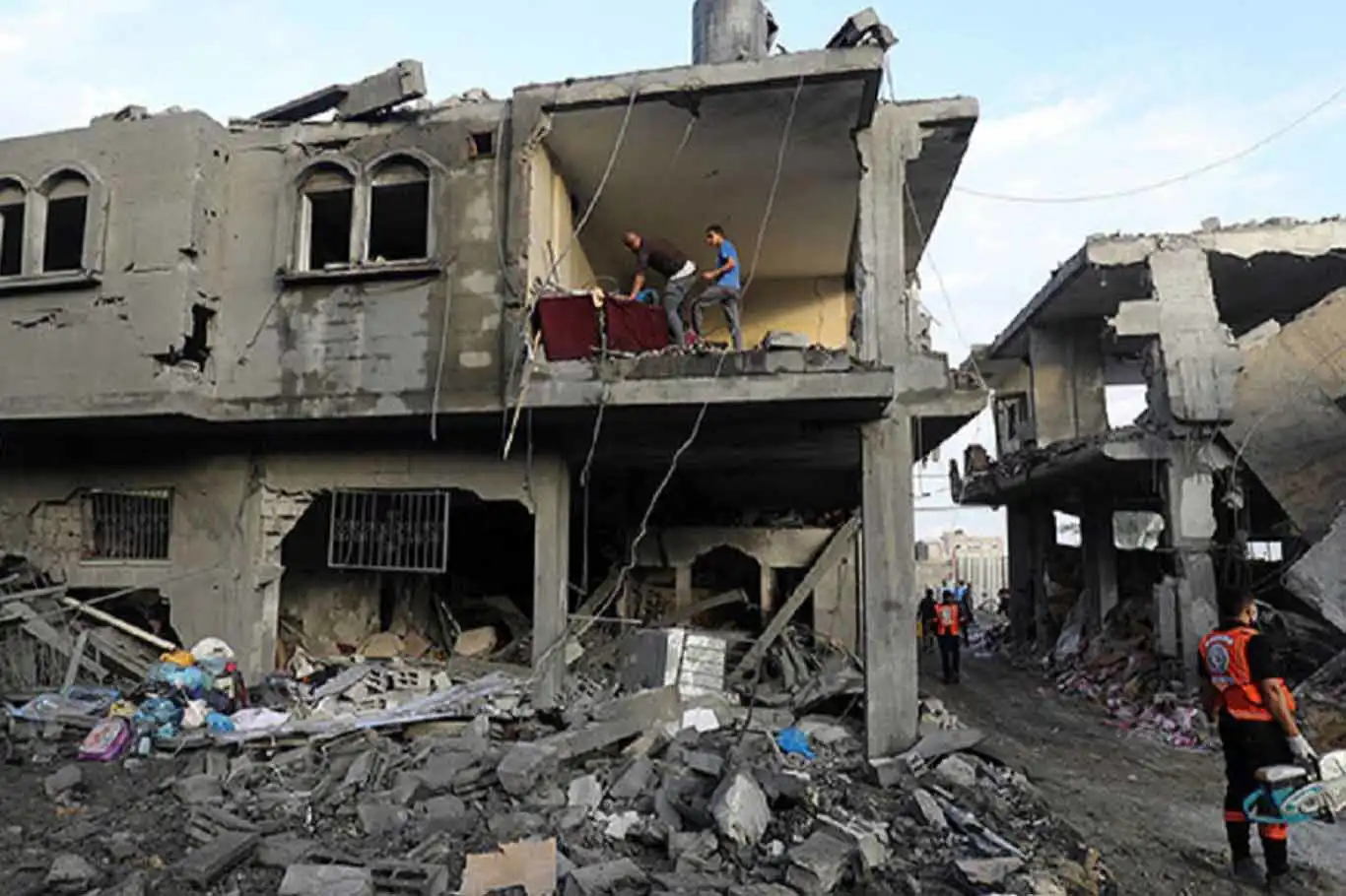 At least 10 civilians killed as israeli airstrikes hit Gaza homes