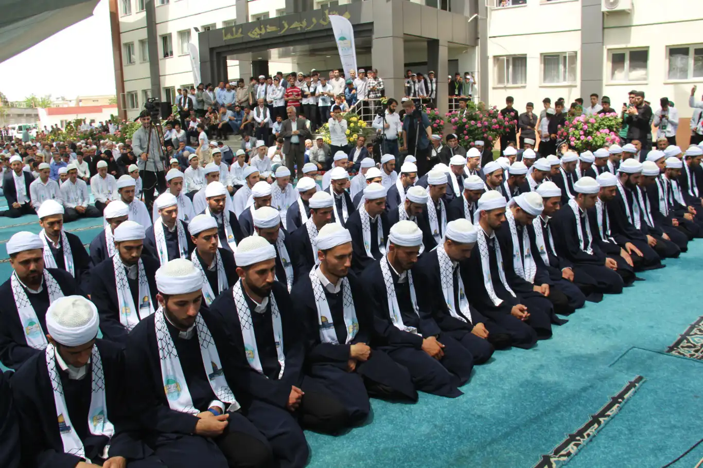 İTTİHADUL ULEMA 10'u hafız 74 talebeye icazet verdi İTTİHADUL ULEMA 10'u hafız 74 talebeye icazet verdi