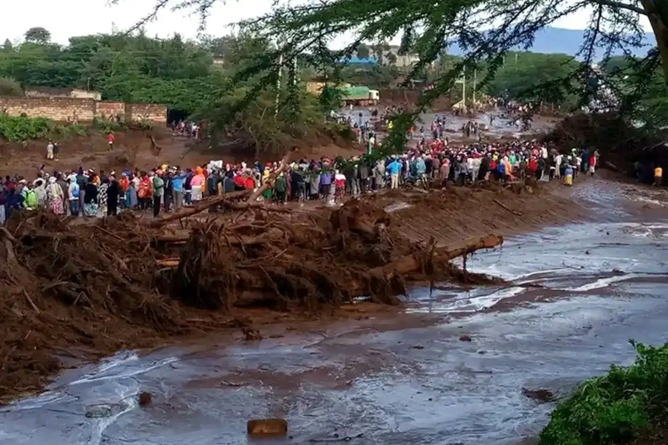 Dam collapse in Kenya kills 42 amidst widespread flooding