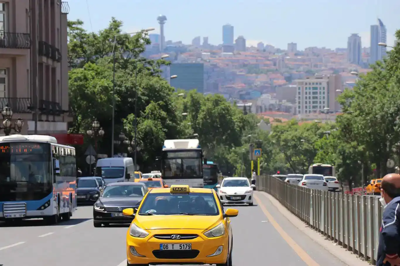 Ankara'da 1 Mayıs nedeniyle bazı yollar trafiğe kapatılacak Ankara'da 1 Mayıs nedeniyle bazı yollar trafiğe kapatılacak