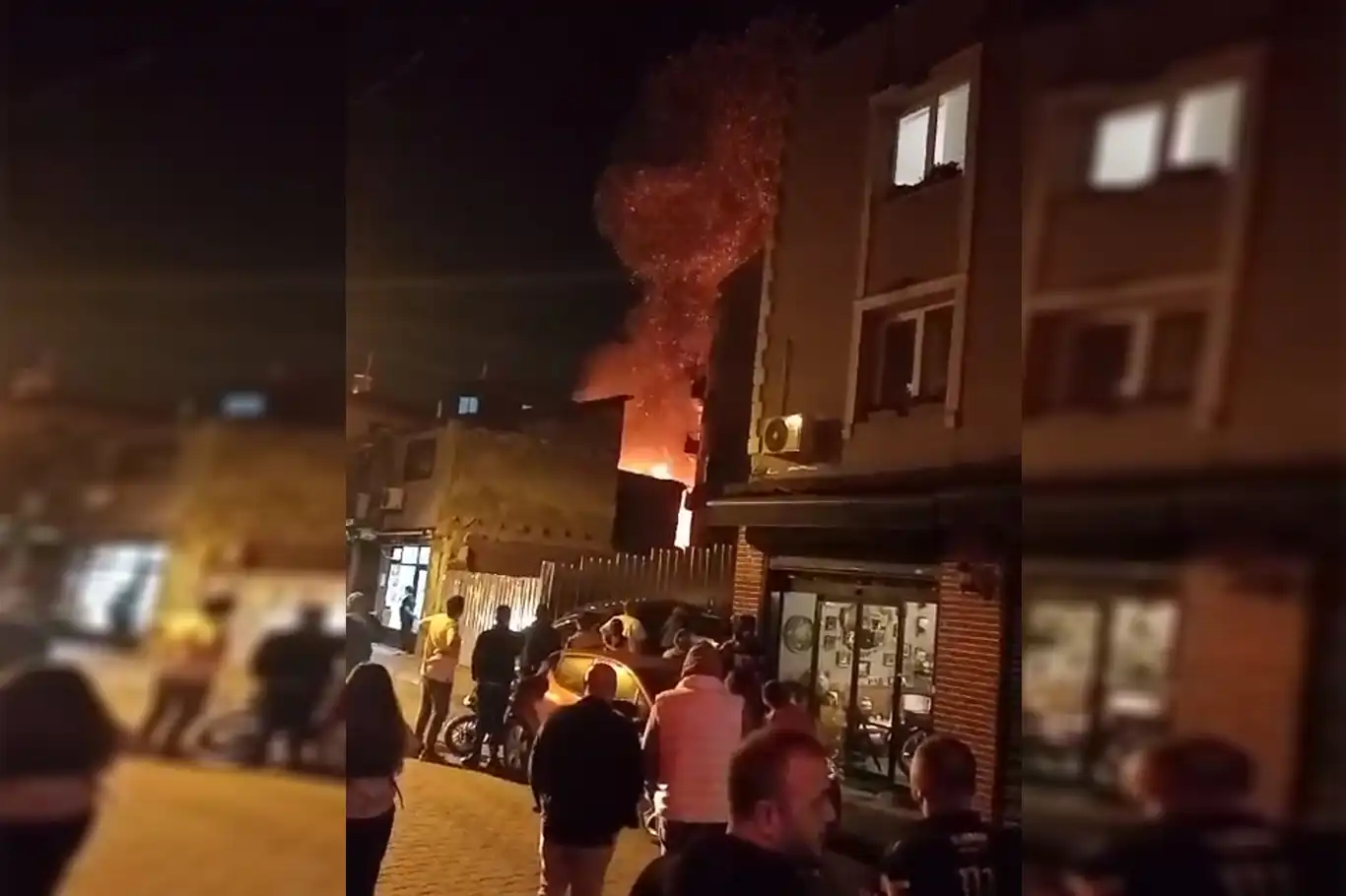 Balat'ta tarihi hamamda yangın çıktı Balat'ta tarihi hamamda yangın çıktı