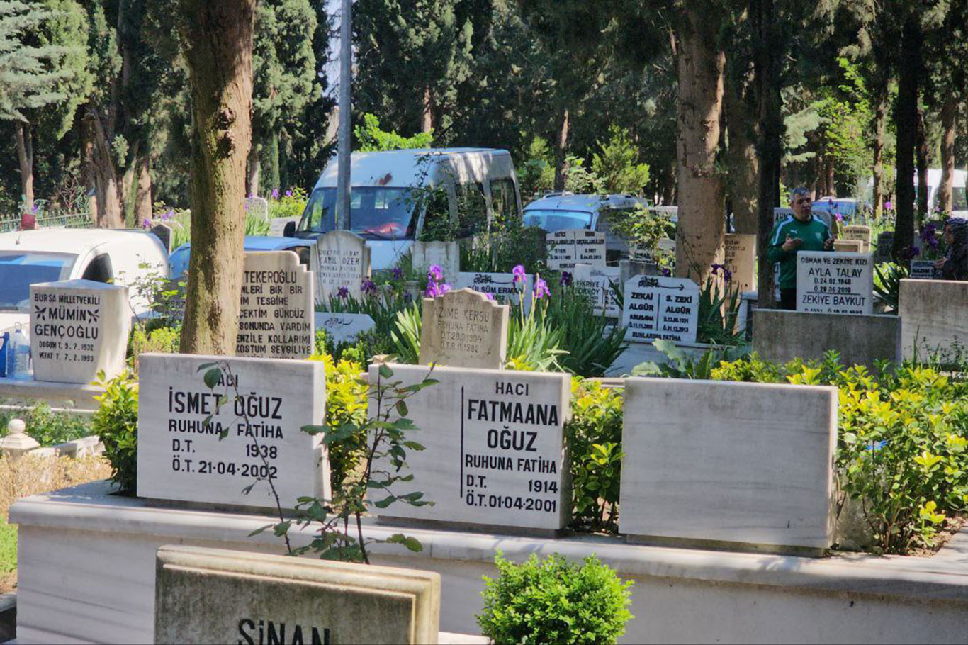 Bursa'da mezarlık ve türbelerde arife yoğunluğu