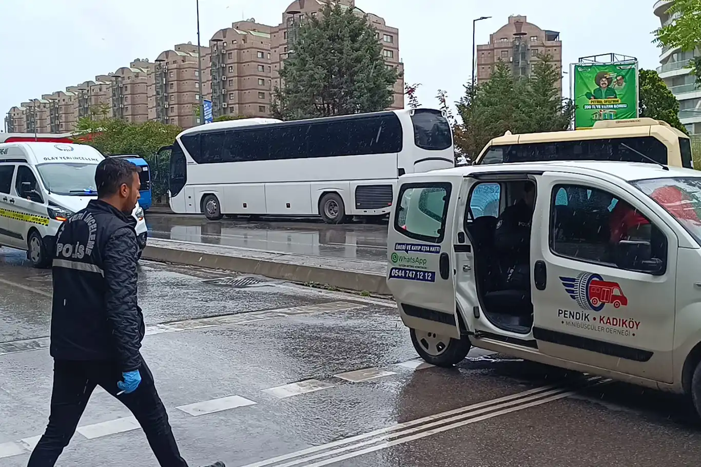 Minibüs şoförü ile minibüsçüler derneği arasındaki anlaşmazlık silahlı kavgaya dönüştü Minibüs şoförü ile minibüsçüler derneği arasındaki anlaşmazlık silahlı kavgaya dönüştü