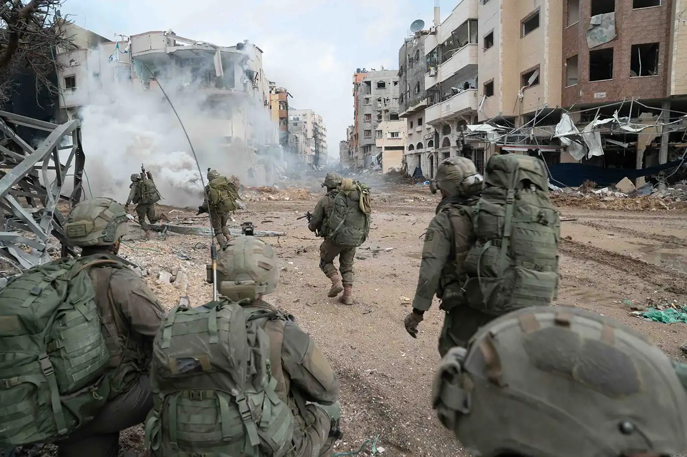 Zionist forces withdraw from Al-Zaytoun amid intense clashes with Palestinian resistance Zionist forces withdraw from Al-Zaytoun amid intense clashes with Palestinian resistance