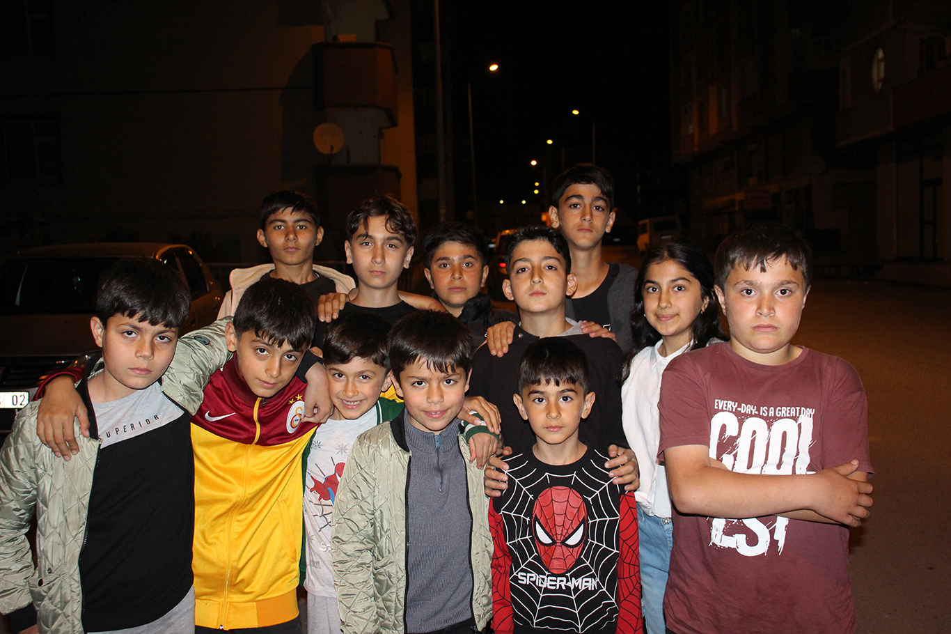 Çocuk kaçırma girişimi iddiası nedeni ile Ağrı'da bir mahalle sakinleri tedirgin