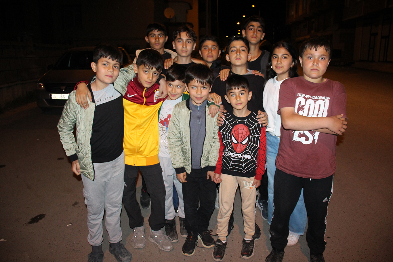 Çocuk kaçırma girişimi iddiası nedeni ile Ağrı'da bir mahalle sakinleri tedirgin