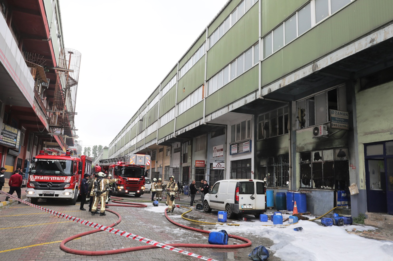 Başakşehir’de sanayi sitesinde yangın: 1 yaralı Başakşehir’de sanayi sitesinde yangın: 1 yaralı