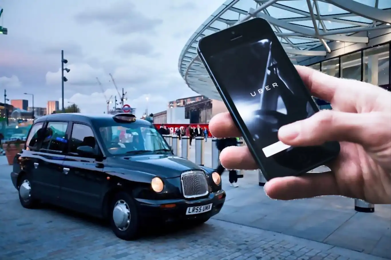 Londra taksi şoförleri Uber'den 313 milyon dolar tazminat talep edecek Londra taksi şoförleri Uber'den 313 milyon dolar tazminat talep edecek