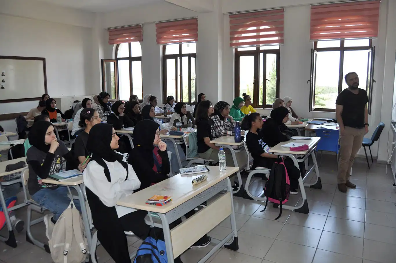 Bursluluk sınavında Türkiye birincisi olan imam hatip öğrencisi başarı sırrını anlattı Bursluluk sınavında Türkiye birincisi olan imam hatip öğrencisi başarı sırrını anlattı