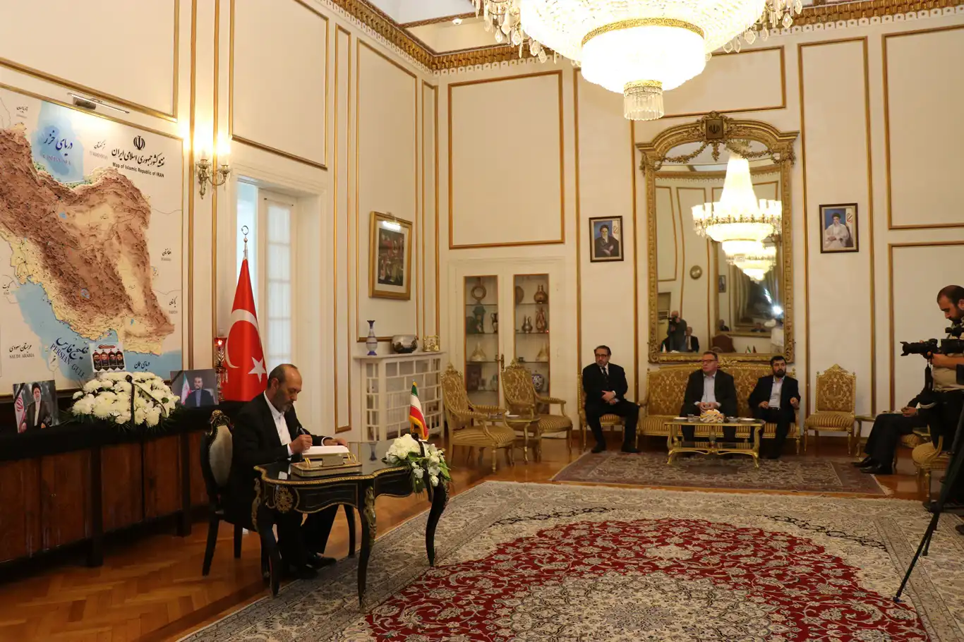 İran Ankara Büyükelçiliği'ne taziye ziyaretleri İran Ankara Büyükelçiliği'ne taziye ziyaretleri