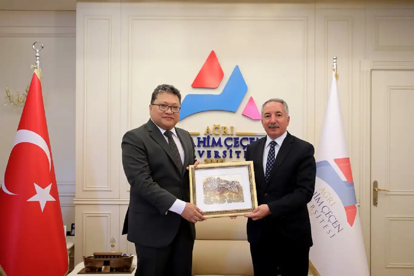 AİÇÜ Rektörü Prof. Dr. Karabulut, Malezya’nın Ankara Büyükelçisi Kamal’ı ağırladı
