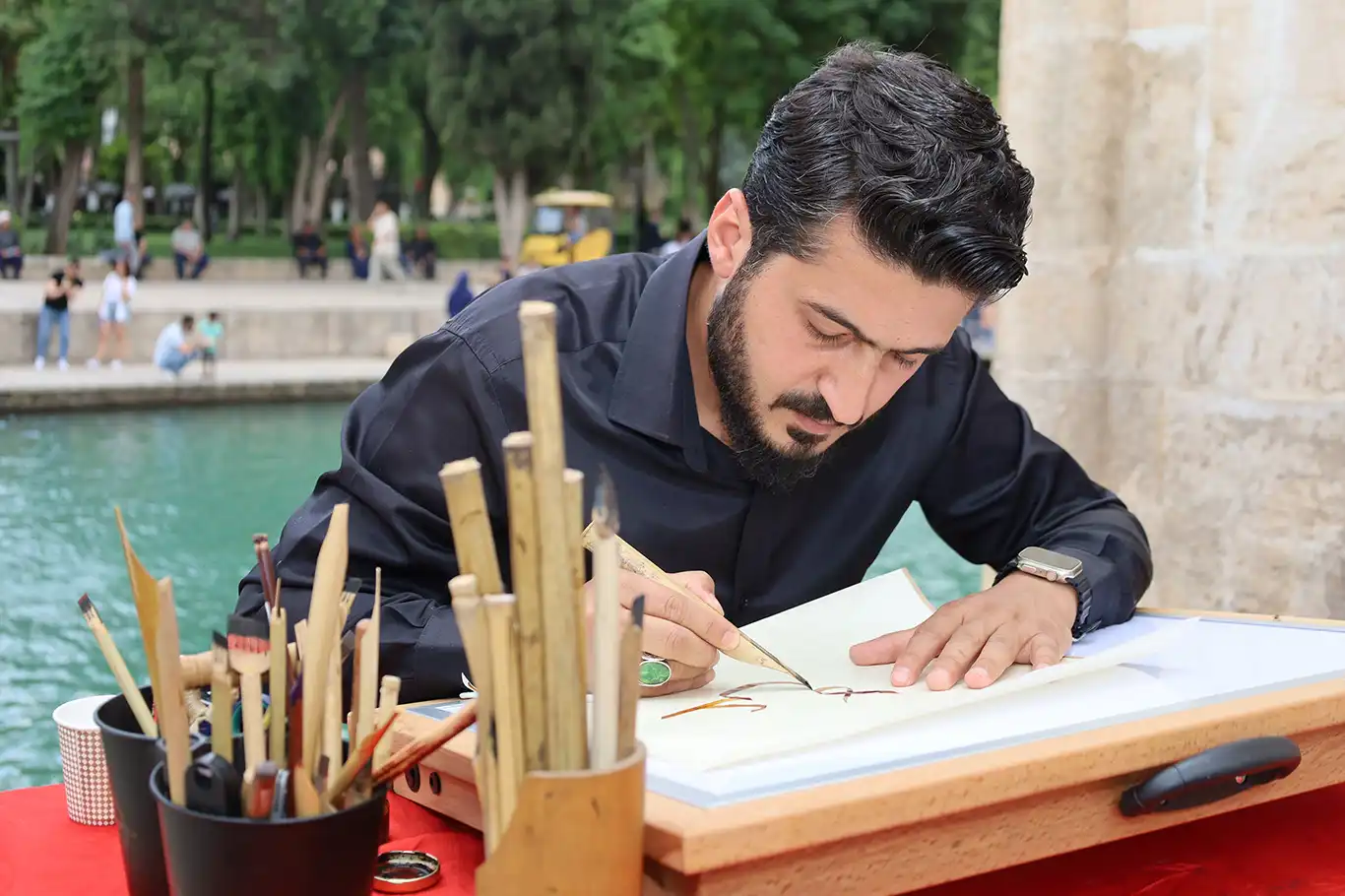 Talep edeni çok ama talebesi az olan sanat: Hat sanatı Talep edeni çok ama talebesi az olan sanat: Hat sanatı