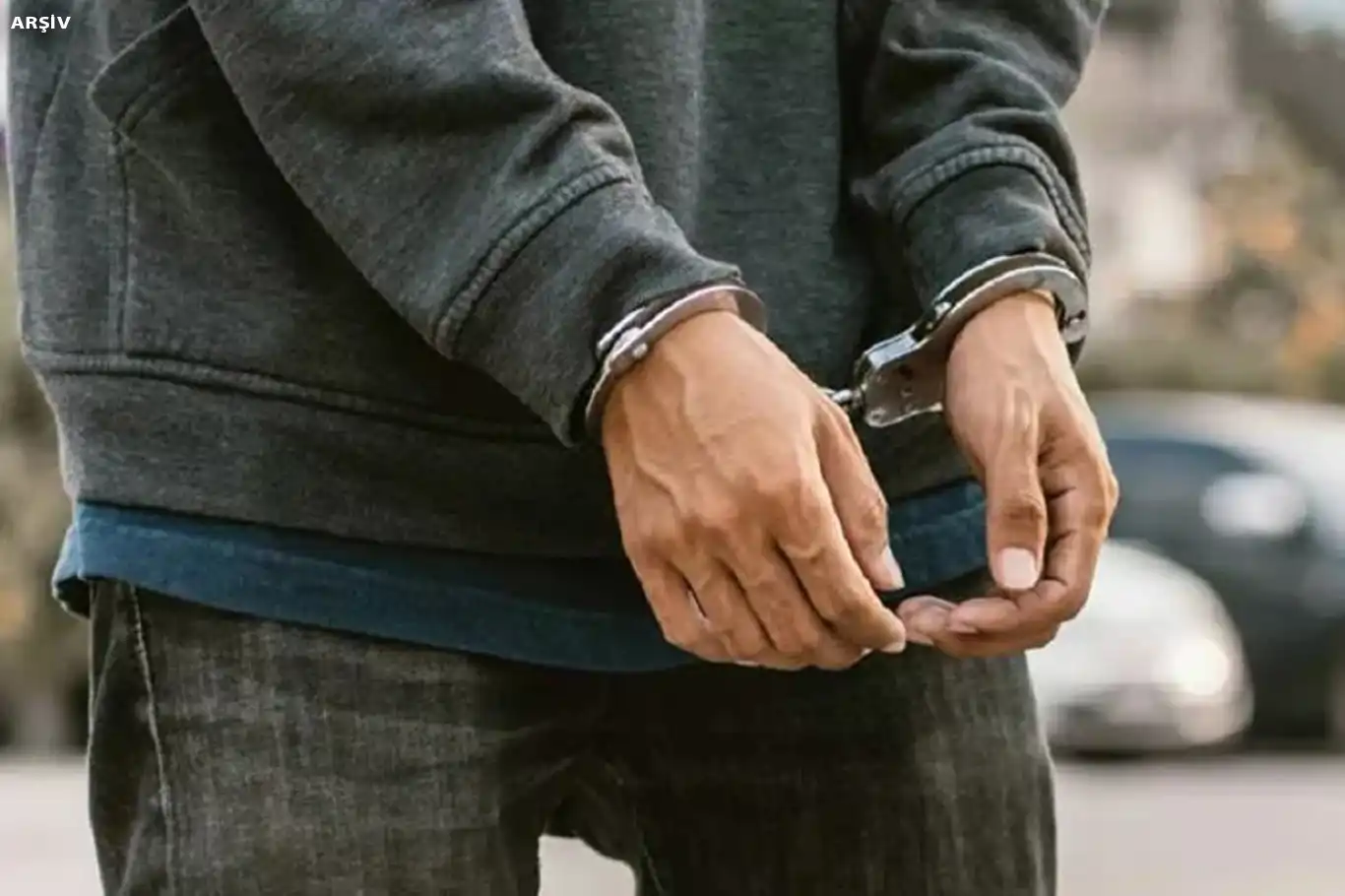 Trabzon'da öğrencilere saldıran 2 dolmuş şoförü tutuklandı Trabzon'da öğrencilere saldıran 2 dolmuş şoförü tutuklandı