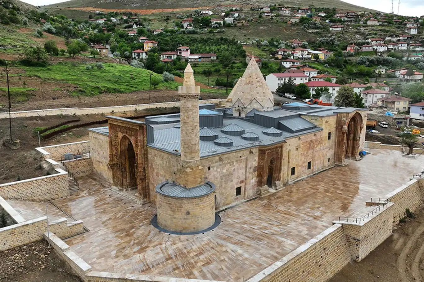 Divriği Ulu Cami ve Darüşşifası bugün ibadete açılacak Divriği Ulu Cami ve Darüşşifası bugün ibadete açılacak