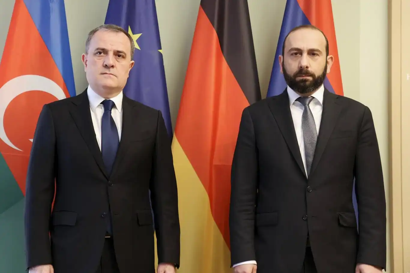 Azerbaycan ile Ermenistan dışişleri bakanları bir araya gelecek Azerbaycan ile Ermenistan dışişleri bakanları bir araya gelecek