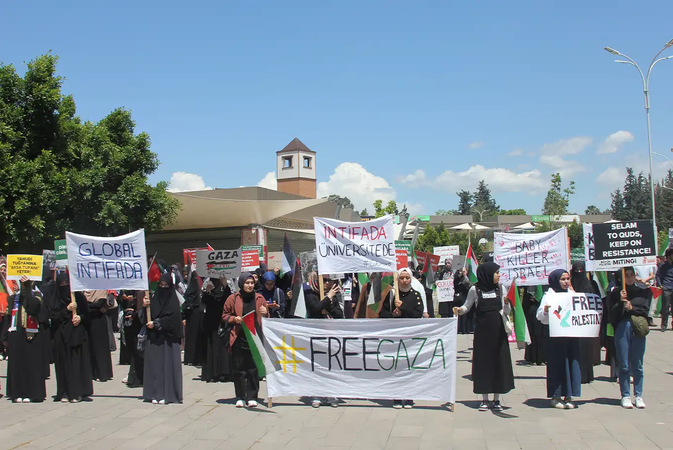 Çukurova Üniversitesi öğrencilerinden Gazze yürüyüşü ve basın açıklaması Çukurova Üniversitesi öğrencilerinden Gazze yürüyüşü ve basın açıklaması