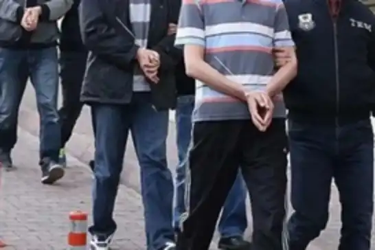 İzmir'de FETÖ operasyonu: 7 gözaltı