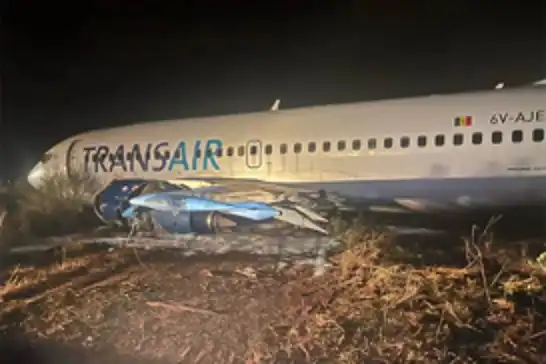 انزلاق طائرة ركاب عن مدرج المطار أثناء إقلاعها في السنغال