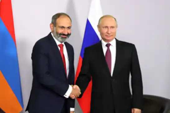 Putin ile Paşinyan, Moskova'da bir araya geldi