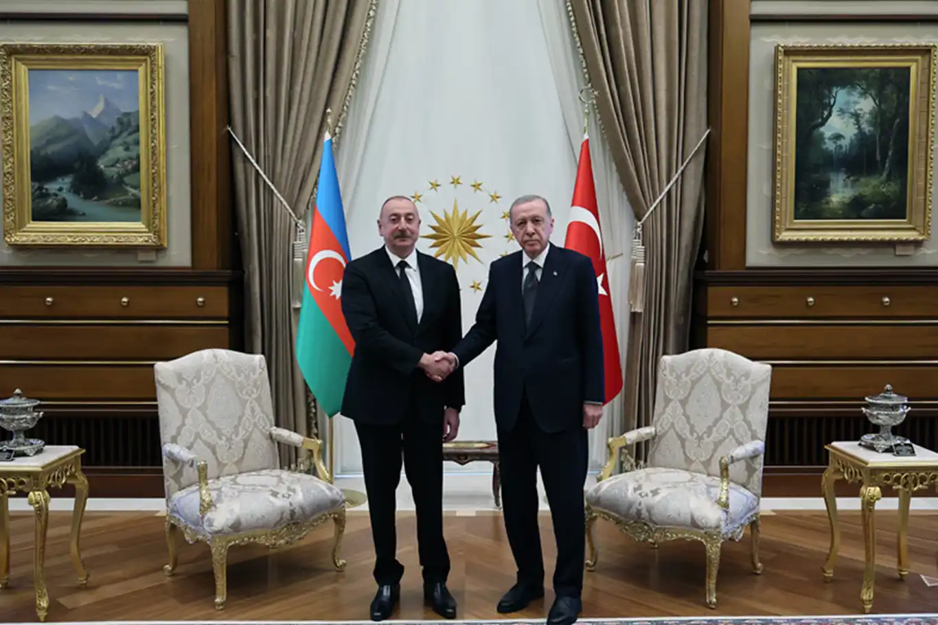 Cumhurbaşkanı Erdoğan, Azerbaycan Cumhurbaşkanı Aliyev ile görüştü Cumhurbaşkanı Erdoğan, Azerbaycan Cumhurbaşkanı Aliyev ile görüştü