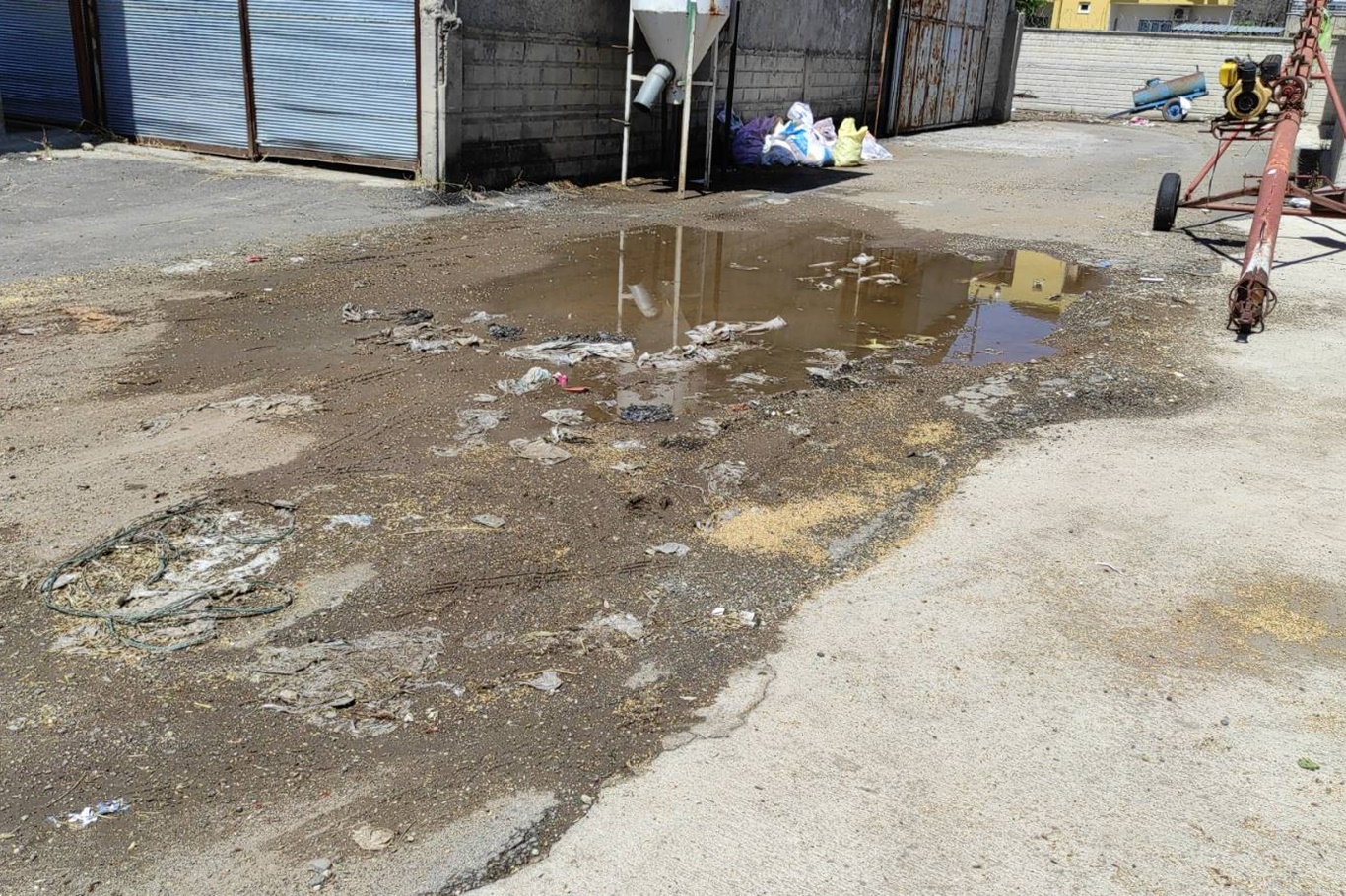 Altyapı yetersizliği hububatçı esnafını büyük zarara uğrattı