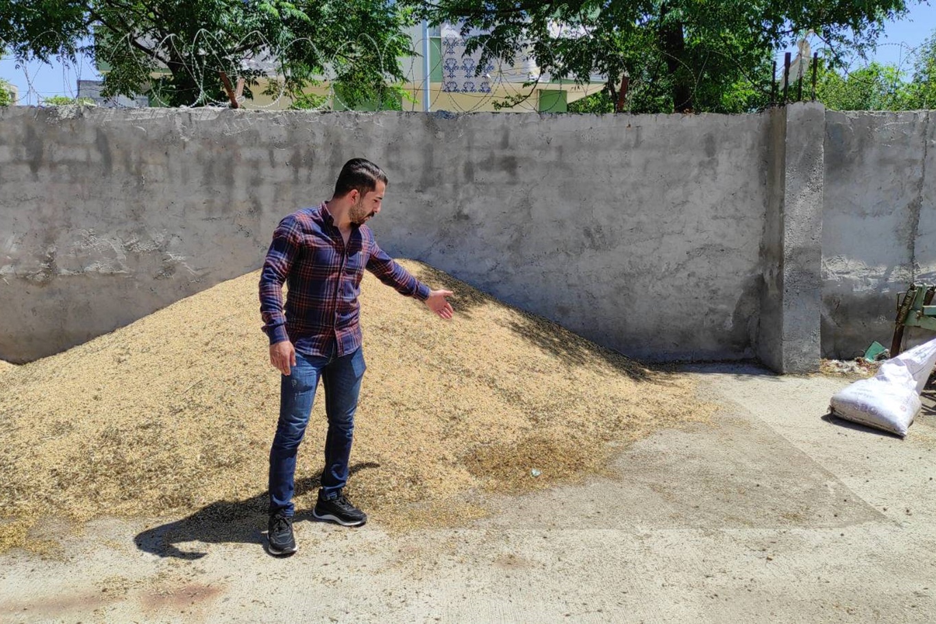 Altyapı yetersizliği hububatçı esnafını büyük zarara uğrattı