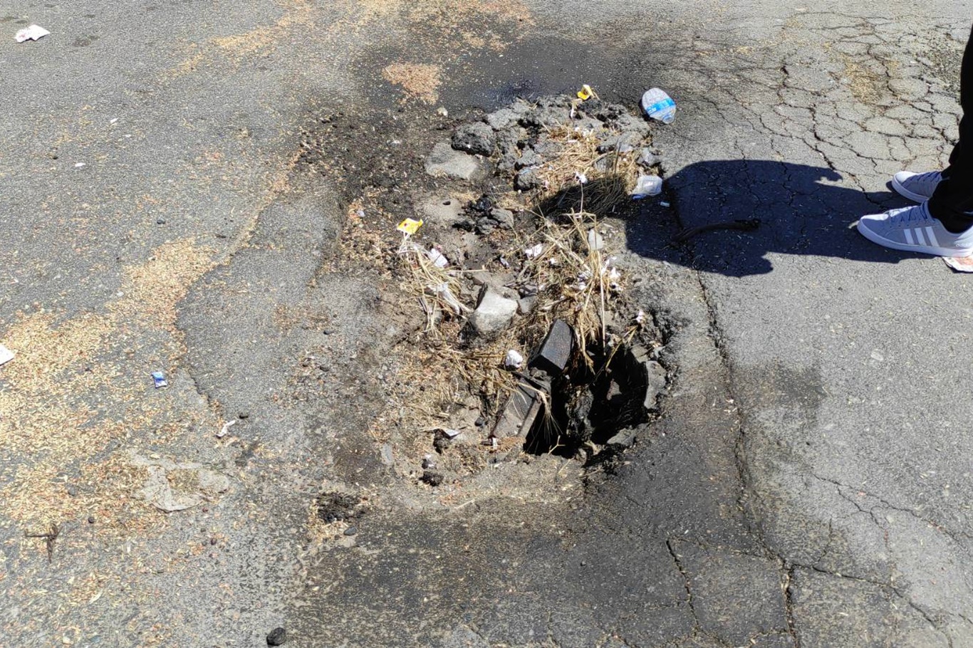 Altyapı yetersizliği hububatçı esnafını büyük zarara uğrattı