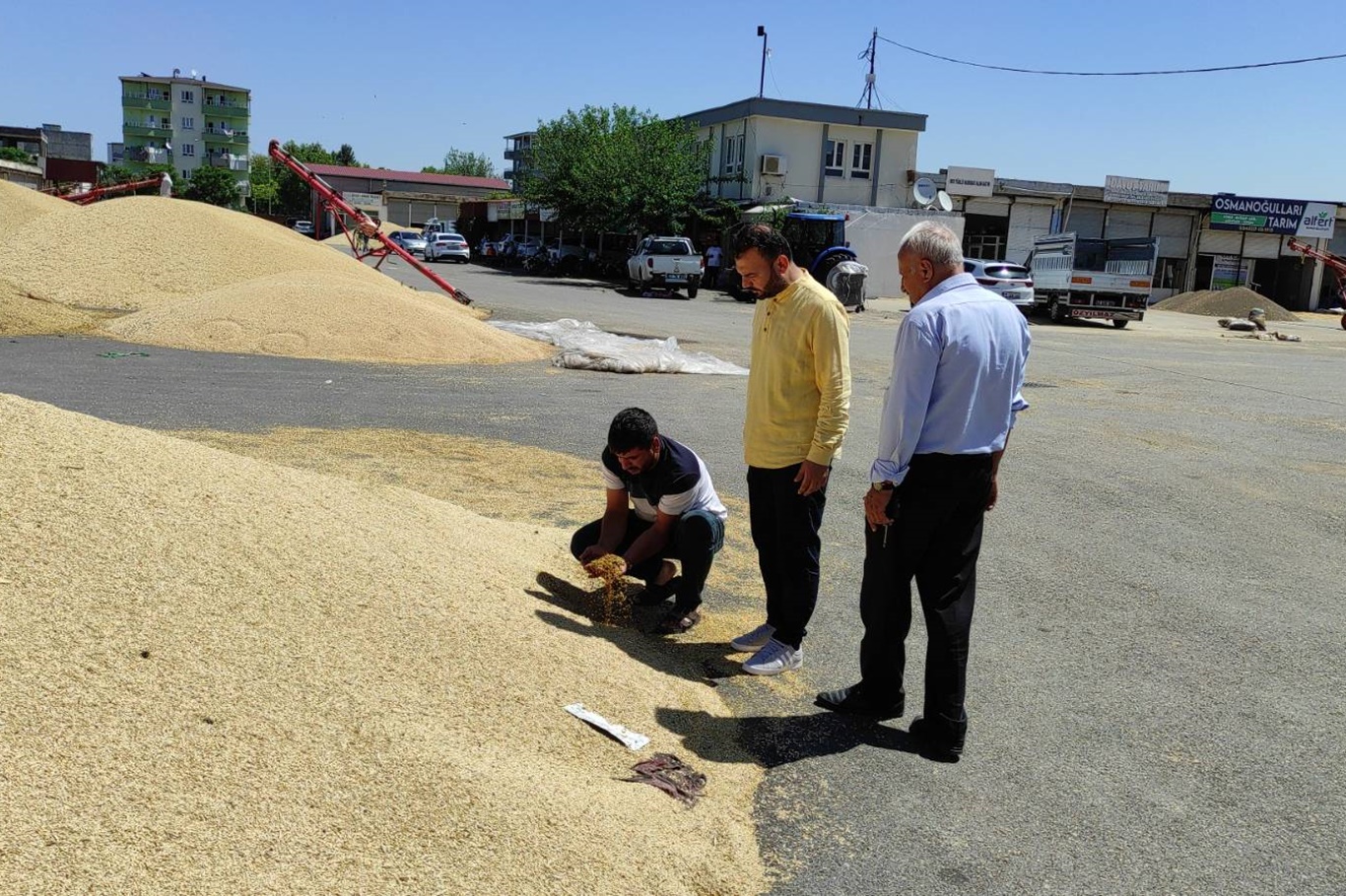 Altyapı yetersizliği hububatçı esnafını büyük zarara uğrattı