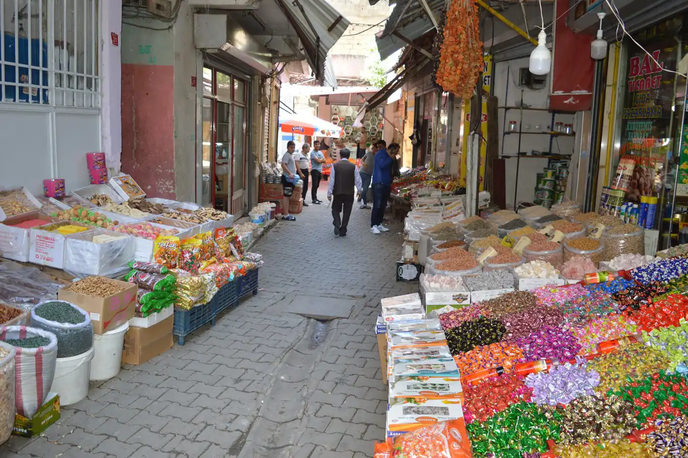 Bayram alışverişinde çarşı pazar hareketliliği beklenenin altında kaldı Bayram alışverişinde çarşı pazar hareketliliği beklenenin altında kaldı