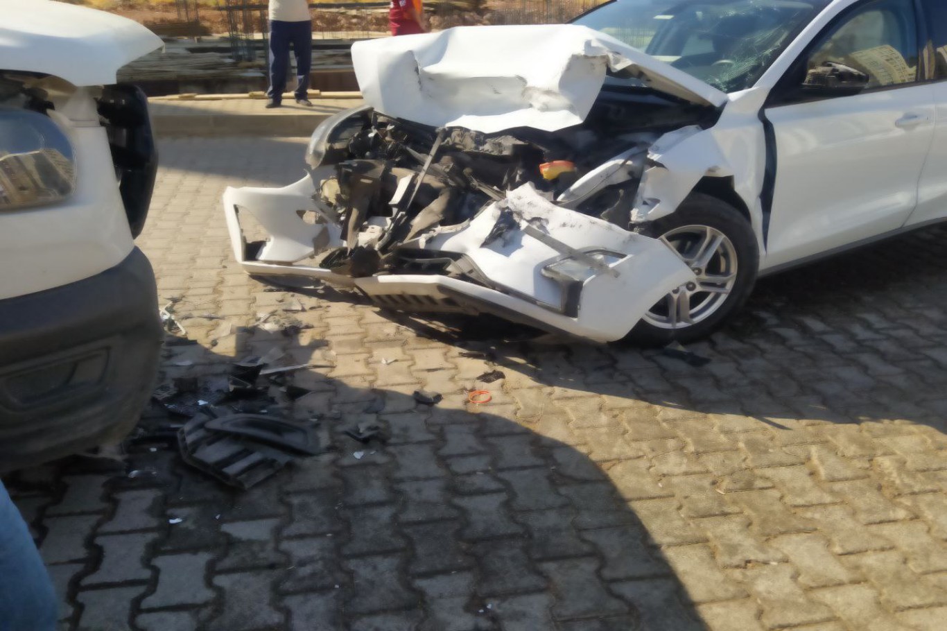 Mardin’de kamyonet ile otomobil çarpıştı: 3 yaralı 