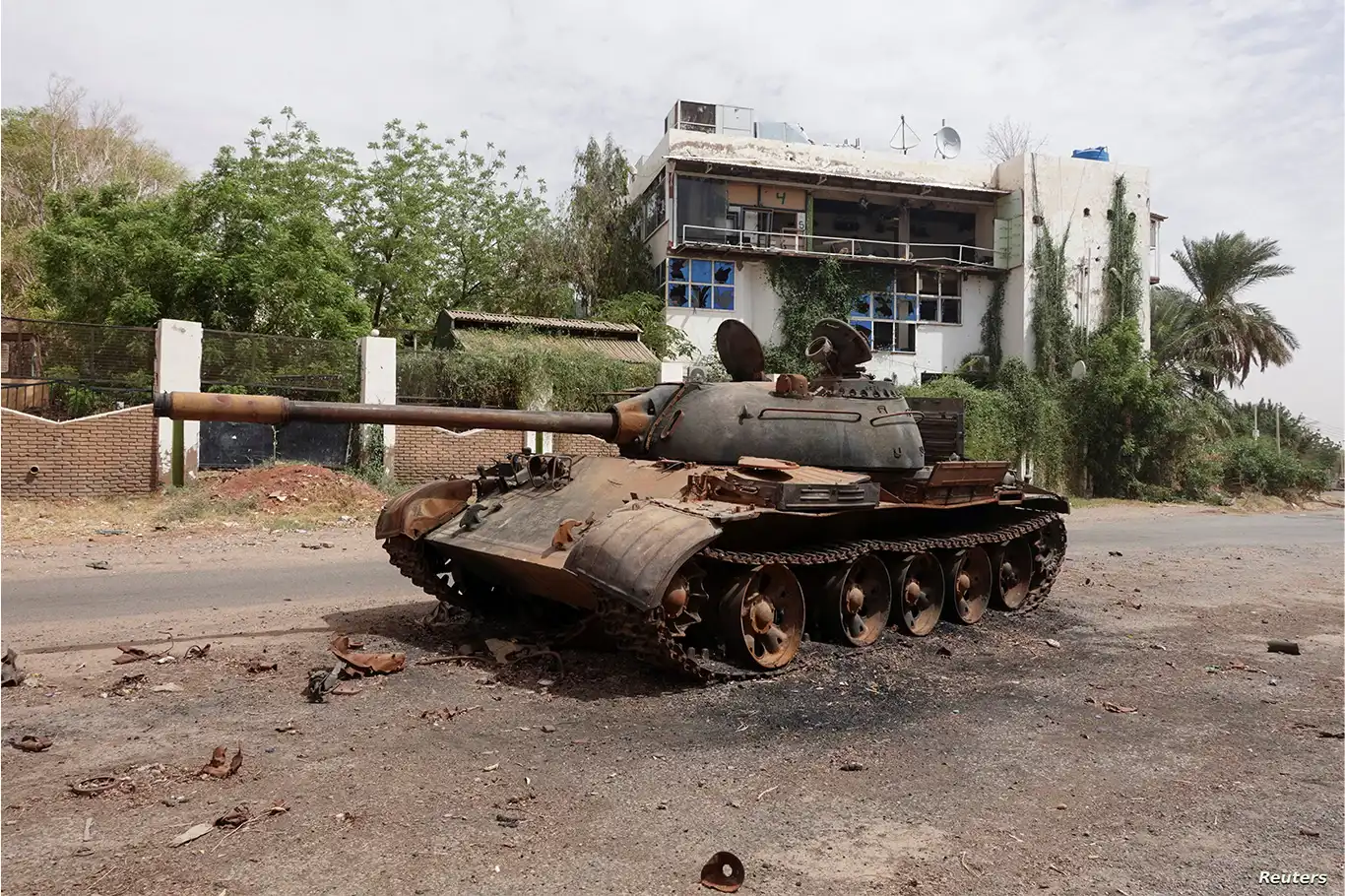 تجدد المعارك العنيفة في الفاشر بين الجيش السوداني وقوات الدعم السريع تجدد المعارك العنيفة في الفاشر بين الجيش السوداني وقوات الدعم السريع
