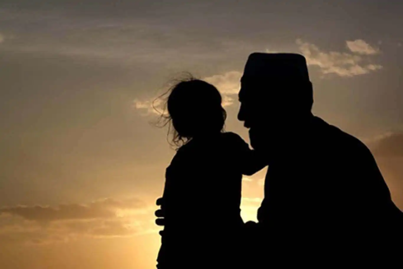 Baba, dış dünya ile çocuk arasında bir ‘köprü’ görevi görüyor! Baba, dış dünya ile çocuk arasında bir ‘köprü’ görevi görüyor!